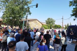 ΜΑΤ μπροστά σε διαδηλωτές στην Λάρισα