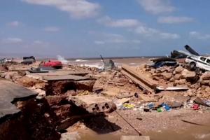 η κατεστραμμένη πόλη Ντέρνα στην Λιβύη μετά τις πλημμύρες