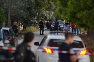 η αστυνομία έχει αποκλείσει το σημείο που δολοφονήθηκαν τα 6 θύματα του μακελειού