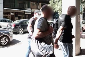 Άνθρωποι με χειροπέδες