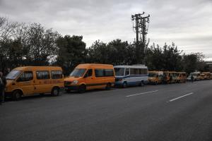 σχολικά λεωφορεία στην σειρά