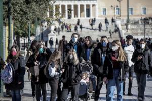 Άνθρωποι με μάσκα στο Σύνταγμα