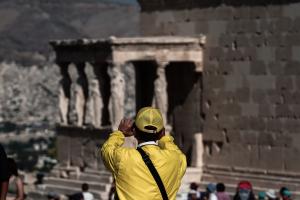 Ακρόπολη Παρθενώνας τουρίστας τουρισμός