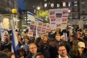 Διαμαρτυρία έξω από τα γραφεία του BBC