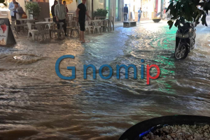 Ποτάμια οι δρόμοι στο κέντρο της Πάτρας