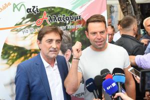 Ο Στέφανος Κασσελάκης με τον Κώστα Καρπέτα