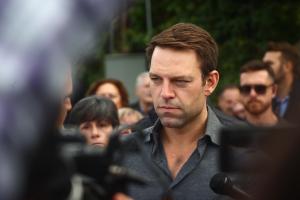 Ο Στέφανος Κασσελάκης με εργαζόμενους