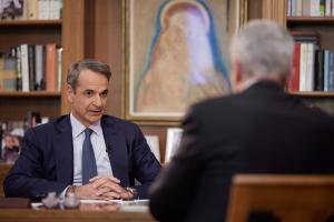 Ο Κυριάκος Μητσοτάκης στον Νίκο Χατζηνικολάου