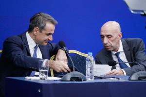 Ο Κυριάκος Μητσοτάκης και το Γιάννης Μπρατάκος