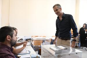Κώστας Μπακογιάννης ψηφίζει