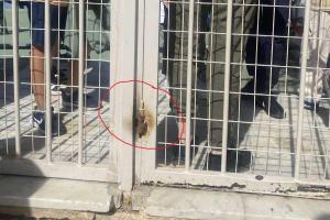 Η πόρτα που έσπασε στο 36ο δημοτικό σχολείο