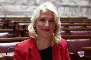 Η Ρένα Δούρου