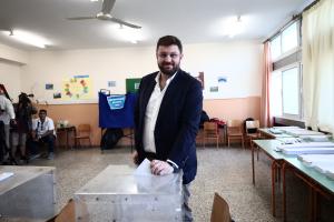Κώστας Ζαχαριάδης ψηφίζει
