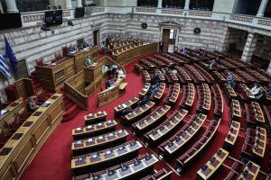 Άδεια έδρανα στη Βουλή