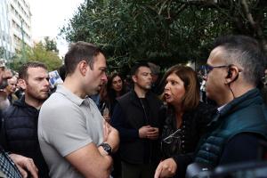 Ο Στέφανος Κασσελάκης συνομιλεί με πολίτες