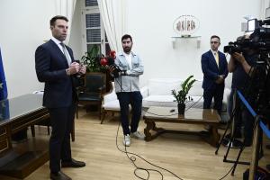 Ο Στέφανος Κασσελάκης κάνει δηλώσεις
