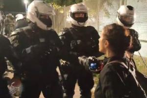 Αστυνομικοί και δημοσιογράφος