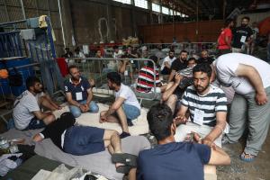 Πρόσφυγες επιζώντες από το ναυάγιο στην Πύλο