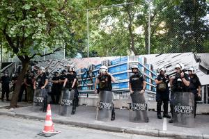 ΜΑΤ στην πλατεία Εξαρχείων