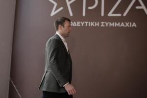 Ο Στέφανος Κασσελάκης στα γραφεία του ΣΥΡΙΖΑ - ΠΣ