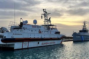 Πλοίο της Frontex και του λιμενικού