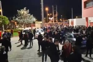 Κόσμος στο γήπεδο στου Ρέντη