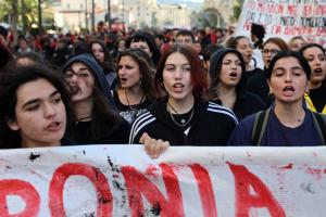 Μαθήτριες σε πορεία