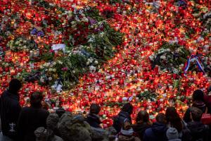Κεριά στη μνήμη των νεκρών στην Πράγα