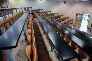 Έδρανα σε αμφιθέατρο πανεπιστημίου