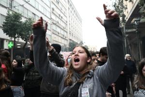 Φοιτητές κάνουν πορεία