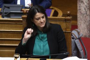 Η Νίκη Κεραμέως στη Βουλή