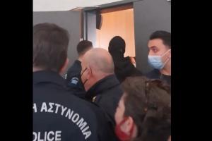 Κόσμος στο δικαστήριο