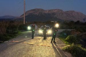 Αστυνομικοί στο σημείο των ερευνών για τον 31χρονο Μπάμπη