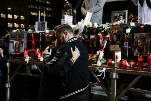 Συγγενείς νεκρών στα Τέμπη