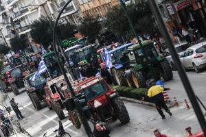 Αγρότες με τρακτέρ στον δρόμο