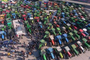 Τρακτέρ έηω από την Agrotica