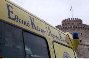 Ασθενοφόρο μπροστά στον Λευκό Πύργο στη Θεσσαλονίκη