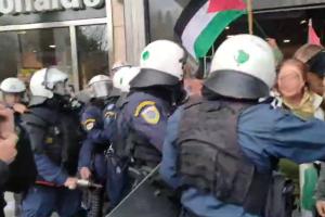 Επίθεση των ΜΑΤ σε κόσμο