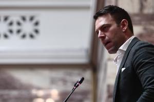 Ο Στέφανος Κασσελάκης μιλάει στη Βουλή