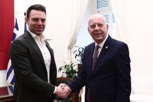 O Στέφανος Κασσελακης με τον Βίκτωρα Χατζηαβραάμ