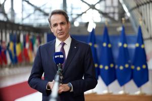 Ο Κυριάκος Μητσοτάκης κάνει δηλώσεις
