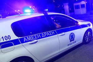 Περιπολικό στον δρόμο νύχτα