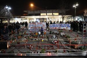 Μαθητές και φοιτητές στη Λάρισα σε συγκέντρωση για το έγκλημα των Τεμπών