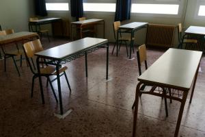 Θρανία σε τάξη σχολείου