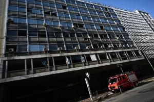 Ζημιές από έκρηξη στο υπουργείο Εργασίας