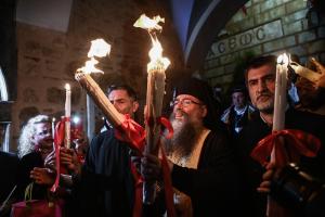 ΑΦΙΞΗ ΤΟΥ ΑΓΙΟΥ ΦΩΤΟΣ ΣΤΗΝ ΕΞΑΡΧΙΑ ΤΟΥ ΠΑΝΑΓΙΟΥ ΤΑΦΟΥ ΣΤΗΝ ΠΛΑΚΑ