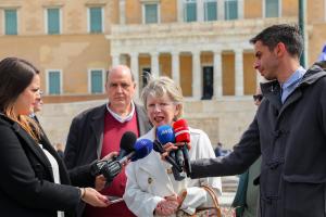 Η Έλενα Ακρίτα κάνει δηλώσεις