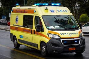 Ασθενοφόρο του ΕΚΑΒ στο δρόμο