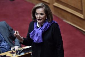 Η Ντόρα Μπακογιάννη στη Βουλή