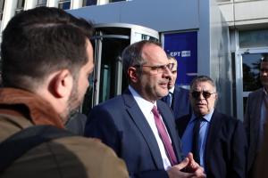 Ο Κωνσταντίνος Ζούλας έξω από την ΕΡΤ